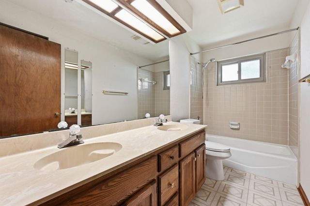 810 Pine Siskin DR, Buda, TX 78610