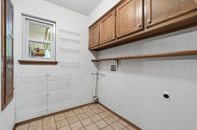 810 Pine Siskin DR, Buda, TX 78610