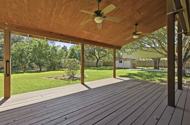 810 Pine Siskin DR, Buda, TX 78610