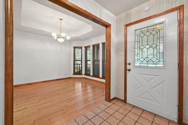 810 Pine Siskin DR, Buda, TX 78610