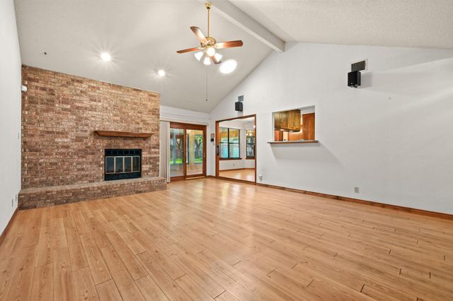 810 Pine Siskin DR, Buda, TX 78610