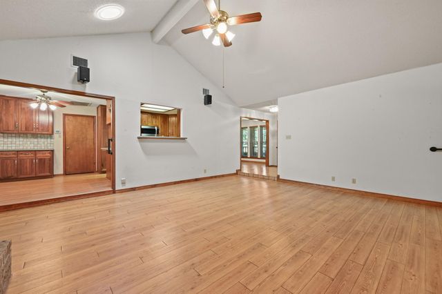 810 Pine Siskin DR, Buda, TX 78610