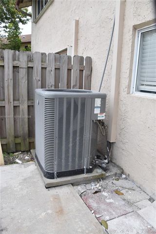 9763 NW 37th St, Sunrise, FL 33351