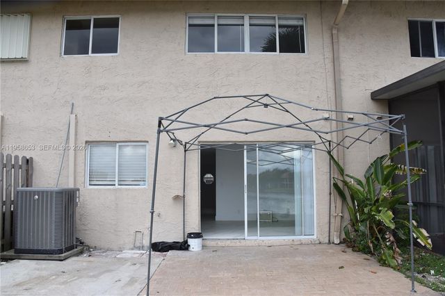 9763 NW 37th St, Sunrise, FL 33351