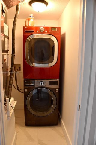 9763 NW 37th St, Sunrise, FL 33351