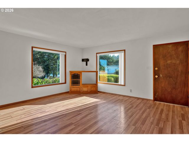 4817 LAGUNA Ave, Westlake, OR 97493