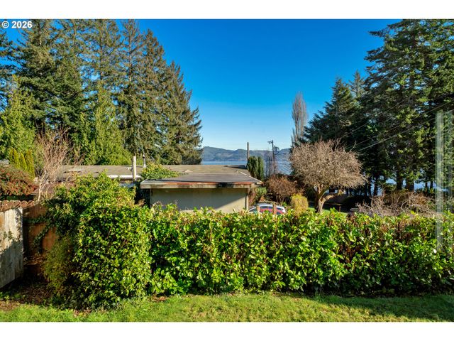 4817 LAGUNA Ave, Westlake, OR 97493