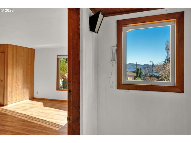 4817 LAGUNA Ave, Westlake, OR 97493