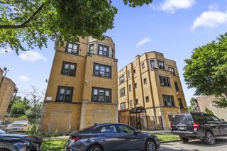 4031 W Gladys Avenue, Chicago, IL 60624