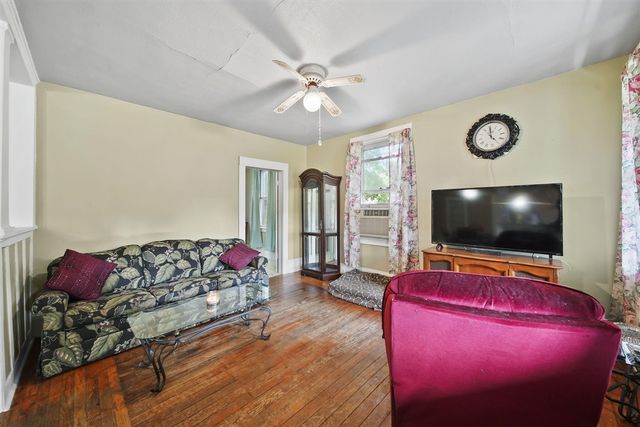 1717 Carl Breeding Way, Jackson, MI 49203