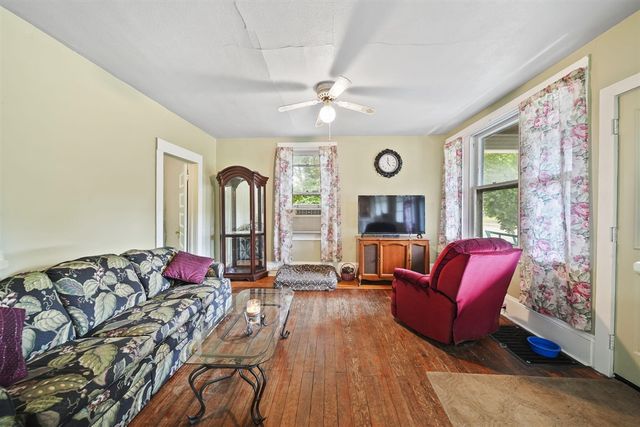 1717 Carl Breeding Way, Jackson, MI 49203