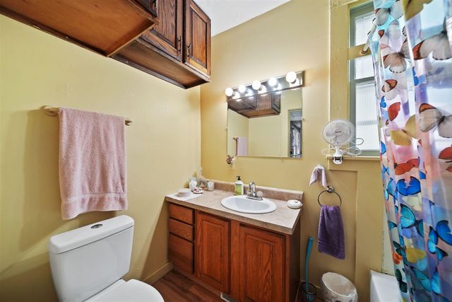 1717 Carl Breeding Way, Jackson, MI 49203