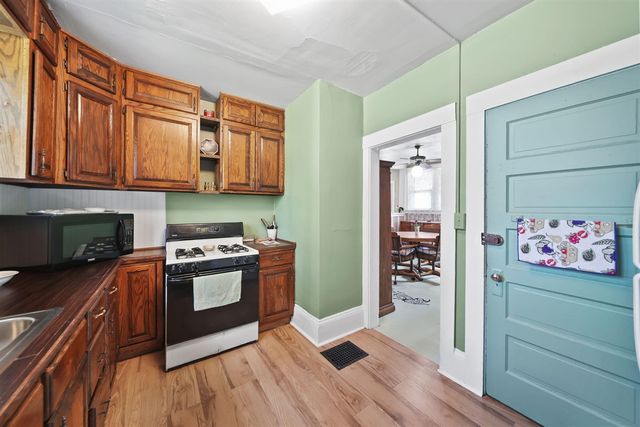 1717 Carl Breeding Way, Jackson, MI 49203