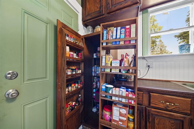 1717 Carl Breeding Way, Jackson, MI 49203