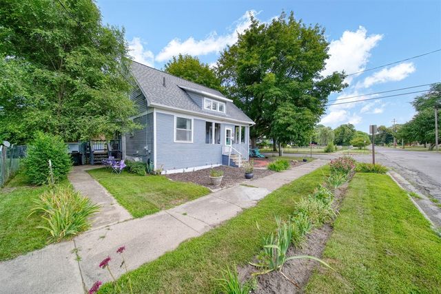 1717 Carl Breeding Way, Jackson, MI 49203