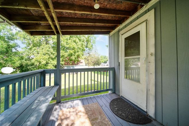 1717 Carl Breeding Way, Jackson, MI 49203