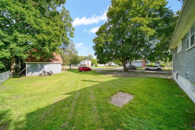 1717 Carl Breeding Way, Jackson, MI 49203