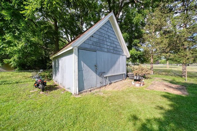 1717 Carl Breeding Way, Jackson, MI 49203