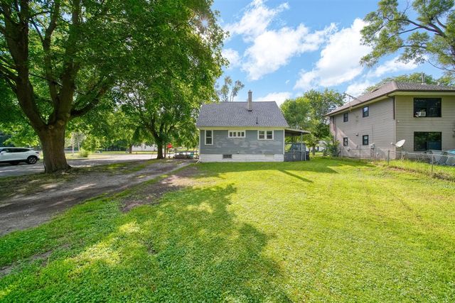 1717 Carl Breeding Way, Jackson, MI 49203