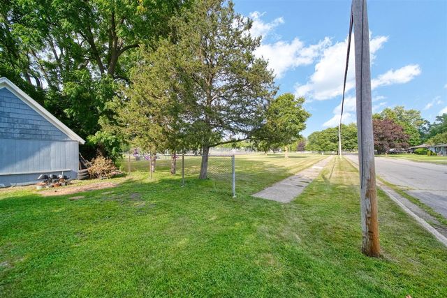 1717 Carl Breeding Way, Jackson, MI 49203