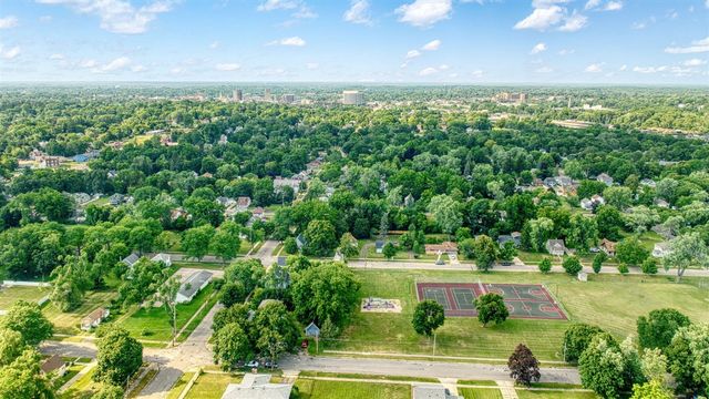 1717 Carl Breeding Way, Jackson, MI 49203