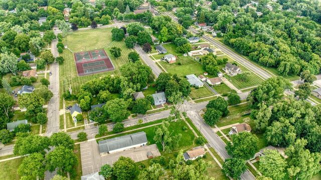 1717 Carl Breeding Way, Jackson, MI 49203