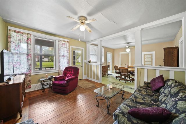 1717 Carl Breeding Way, Jackson, MI 49203