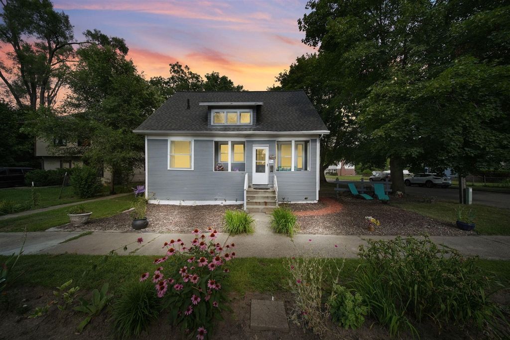 1717 Carl Breeding Way, Jackson, MI 49203