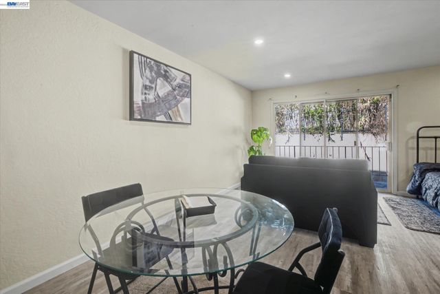 625 El Dorado Ave 106, Oakland, CA 94611