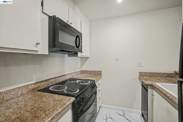 625 El Dorado Ave 106, Oakland, CA 94611