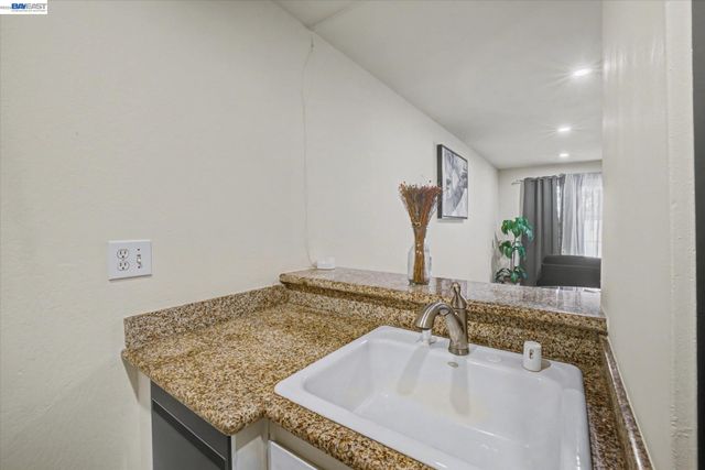 625 El Dorado Ave 106, Oakland, CA 94611