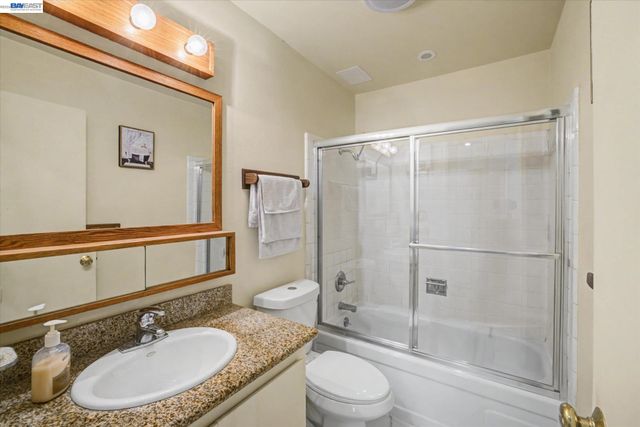 625 El Dorado Ave 106, Oakland, CA 94611