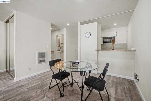 625 El Dorado Ave 106, Oakland, CA 94611