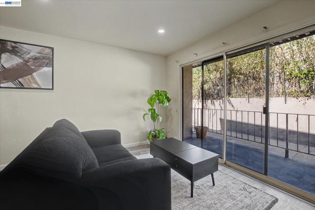 625 El Dorado Ave 106, Oakland, CA 94611