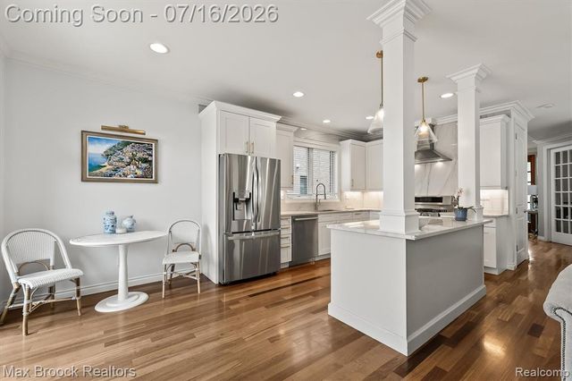 1045 Bennaville Avenue, Birmingham, MI 48009