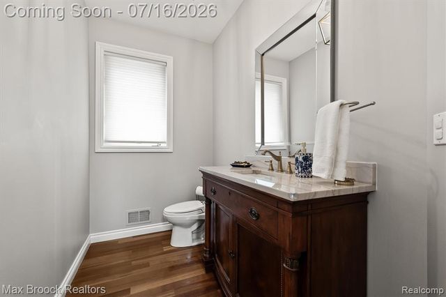 1045 Bennaville Avenue, Birmingham, MI 48009