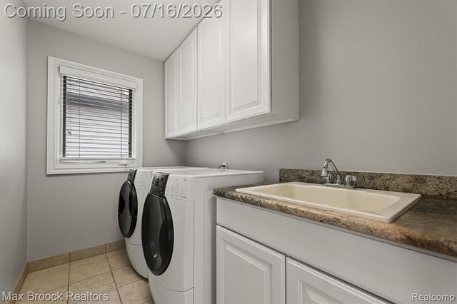 1045 Bennaville Avenue, Birmingham, MI 48009