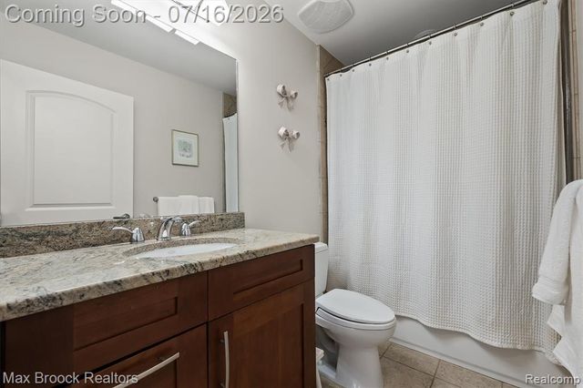 1045 Bennaville Avenue, Birmingham, MI 48009
