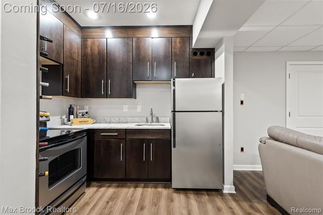 1045 Bennaville Avenue, Birmingham, MI 48009
