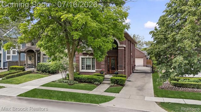 1045 Bennaville Avenue, Birmingham, MI 48009