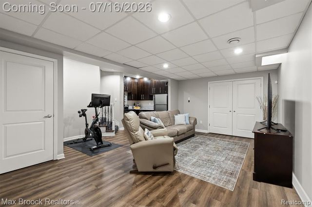 1045 Bennaville Avenue, Birmingham, MI 48009