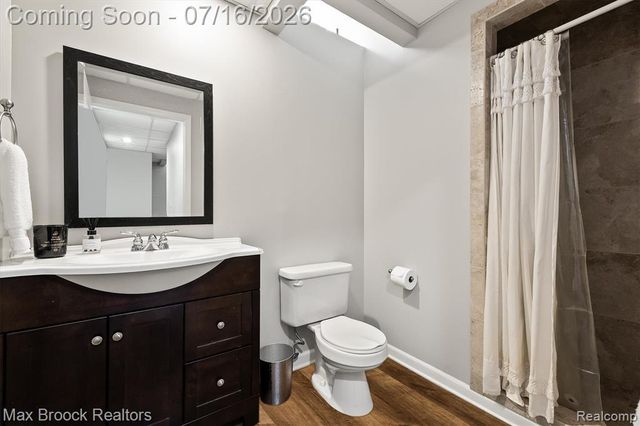 1045 Bennaville Avenue, Birmingham, MI 48009