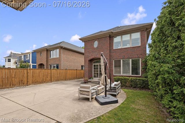 1045 Bennaville Avenue, Birmingham, MI 48009