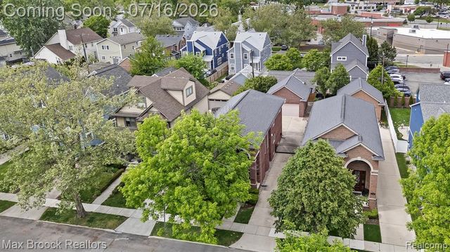 1045 Bennaville Avenue, Birmingham, MI 48009