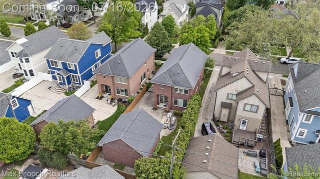 1045 Bennaville Avenue, Birmingham, MI 48009