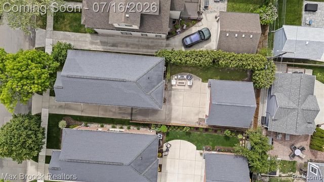 1045 Bennaville Avenue, Birmingham, MI 48009