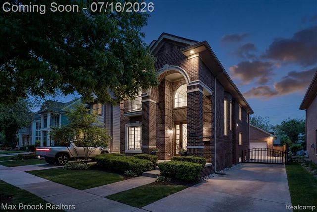 1045 Bennaville Avenue, Birmingham, MI 48009