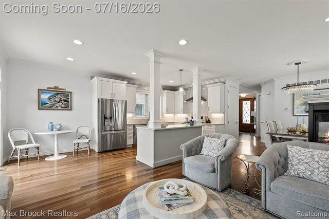 1045 Bennaville Avenue, Birmingham, MI 48009