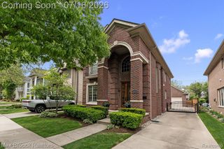 1045 Bennaville Avenue, Birmingham, MI 48009