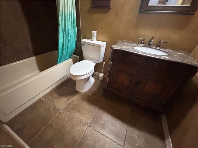 6494 Royal Woods DR 2, Fort Myers, FL 33908